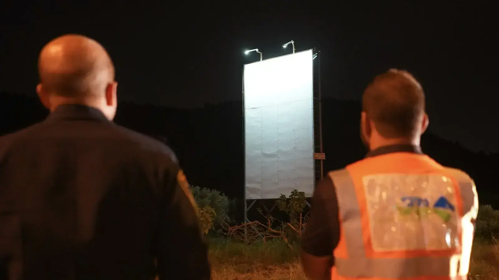 מבצע להסרת שלטי פרסום פיראטיים מכבישי ישראל מבצע להסרת שלטי פרסום פיראטיים מכבישי ישראל