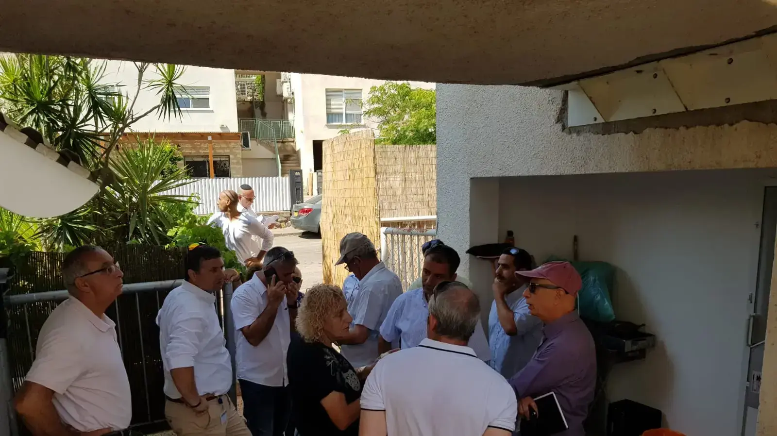 ראש עיריית טבריה ומהנדסים בבניינים בניזוקו בעקבות רעידת האדמה בטבריה ראש עיריית טבריה ומהנדסים בבניינים בניזוקו בעקבות רעידת האדמה בטבריה
