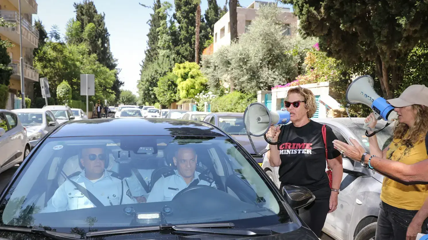 חוקרי רה"מ מגיעים למעון רה"מ בירושלים לקרחת חקירתו 10 ביולי 2018 חוקרי רה"מ מגיעים למעון רה"מ בירושלים לקרחת חקירתו 10 ביולי 2018