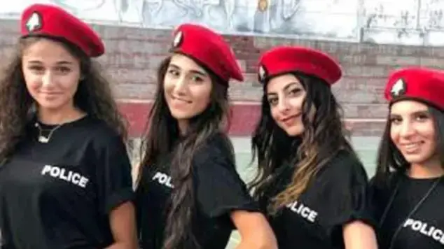 שוטרות לבנוניות בשורטס שוטרות לבנוניות בשורטס