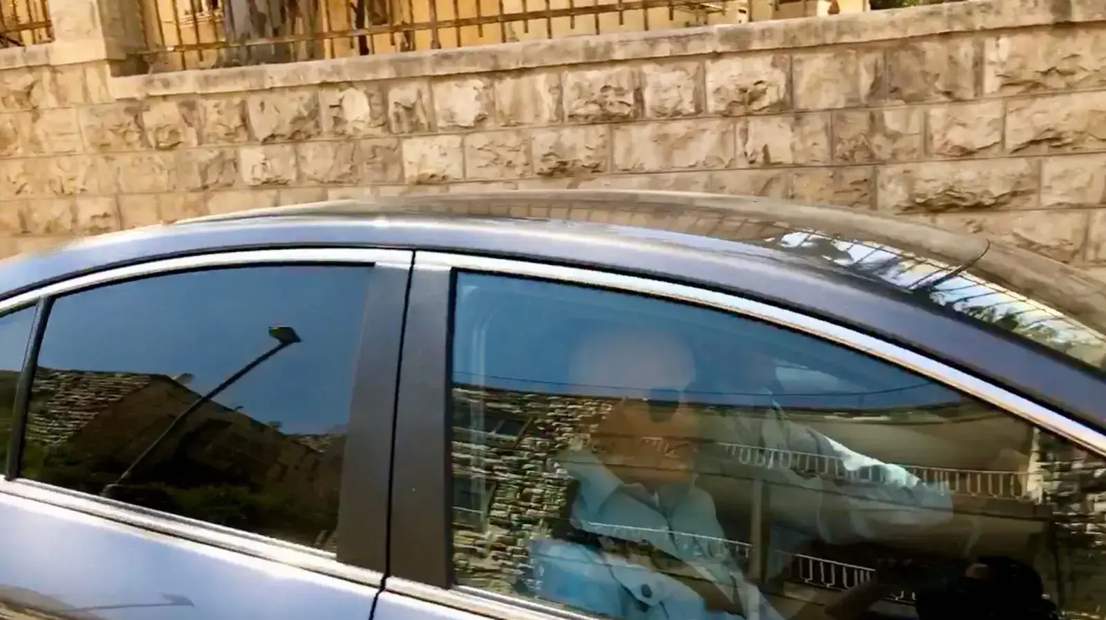 יציאת החוקרים ממעון רוה"מ לאחר חקירת נתניהו, 10 ביולי 2018 יציאת החוקרים ממעון רוה"מ לאחר חקירת נתניהו, 10 ביולי 2018