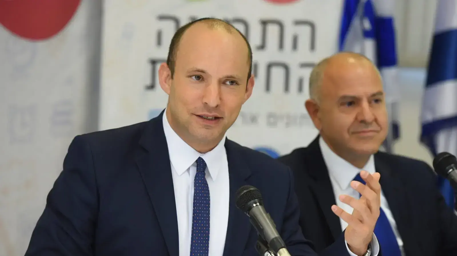 שר החינוך, נפתלי בנט  ומנכ"ל משרד החינוך, שמואל אבואב
