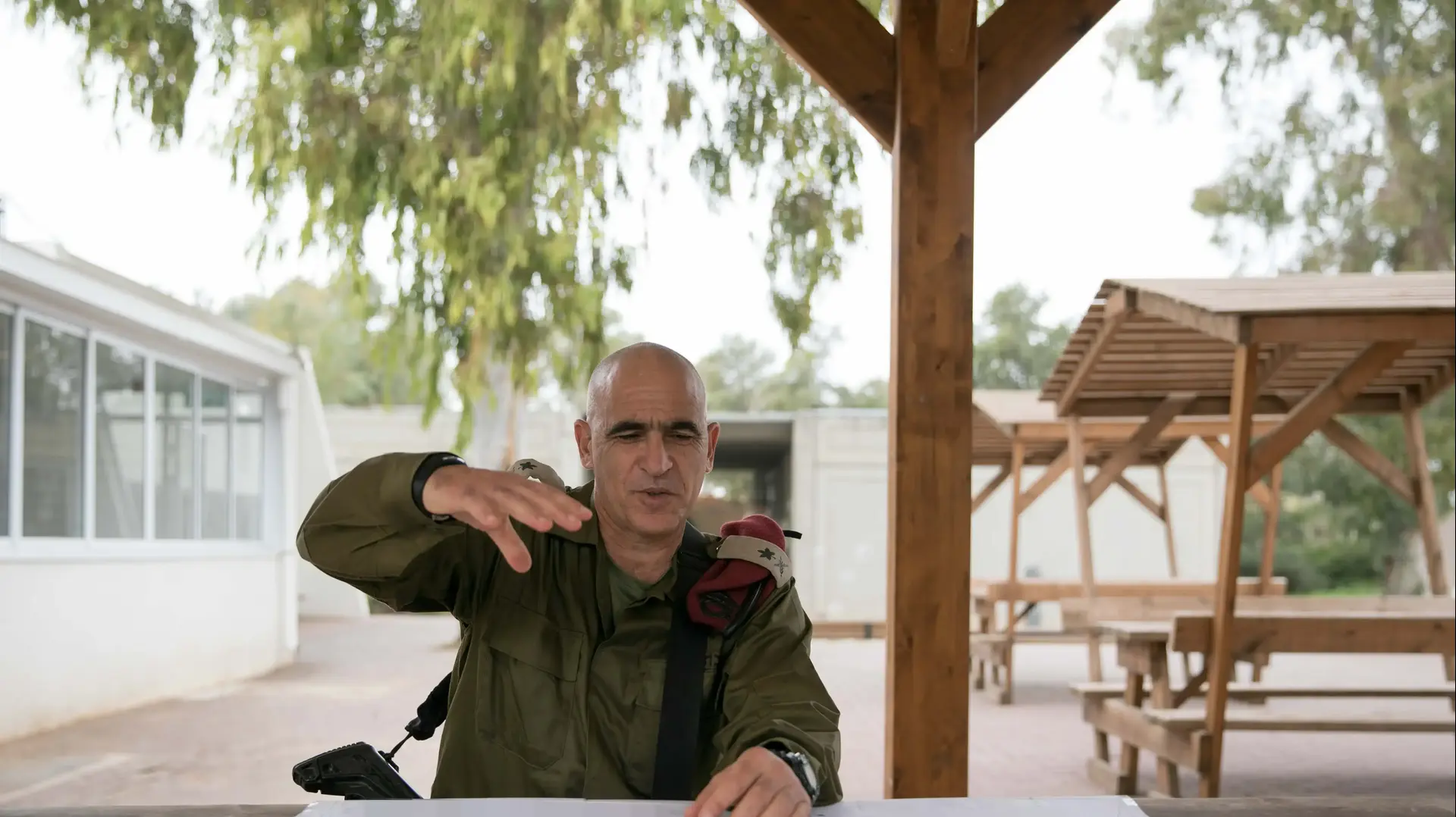 אייטם למגזין של אמיר בוחבוט על תאי התקיפה של צה"ל
האלוף יוסי בכר בבית הספר לפיקוד ושליטה אייטם למגזין של אמיר בוחבוט על תאי התקיפה של צה"ל
האלוף יוסי בכר בבית הספר לפיקוד ושליטה