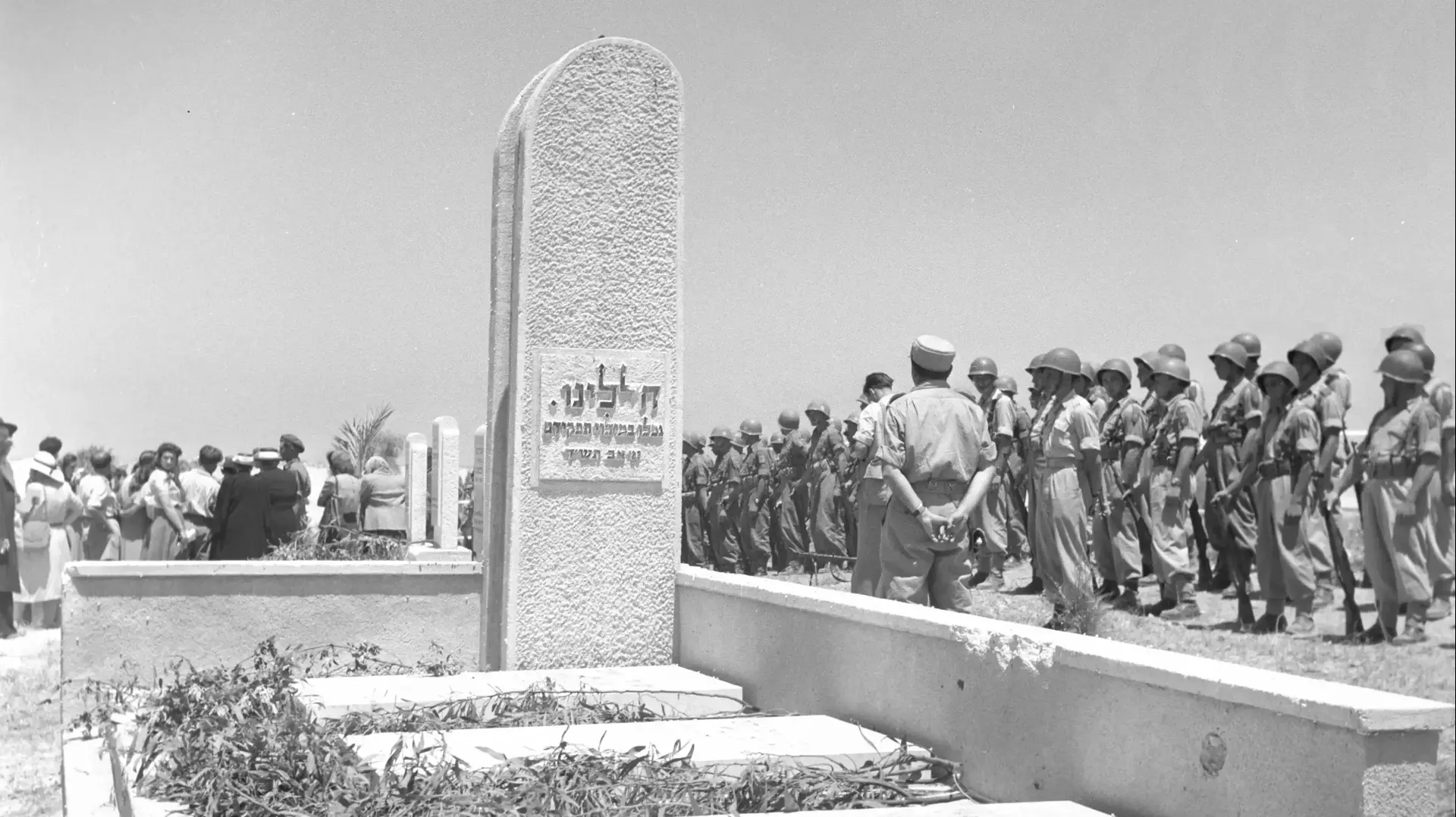 אזכרה ראשונה לחללי ניצנים- קבר אחים
1.5.49 אזכרה ראשונה לחללי ניצנים- קבר אחים
1.5.49