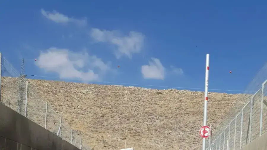שלושה פועלים לכודים קריסת מנהרה בגלבוע קיבוץ רשפים ה-13 ביולי שלושה פועלים לכודים קריסת מנהרה בגלבוע קיבוץ רשפים ה-13 ביולי
