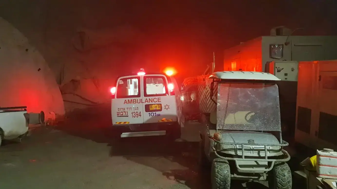מנהרה שבה קרס מנוף שהביא ללכידתם של פועלים בקיבוץ רשפים למרגלות הגלבוע, 13 ביולי 2018 מנהרה שבה קרס מנוף שהביא ללכידתם של פועלים בקיבוץ רשפים למרגלות הגלבוע, 13 ביולי 2018
