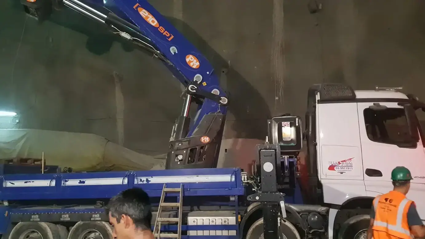 מנהרה שבה קרס מנוף שהביא ללכידתם של פועלים בקיבוץ רשפים למרגלות הגלבוע, 13 ביולי 2018 מנהרה שבה קרס מנוף שהביא ללכידתם של פועלים בקיבוץ רשפים למרגלות הגלבוע, 13 ביולי 2018