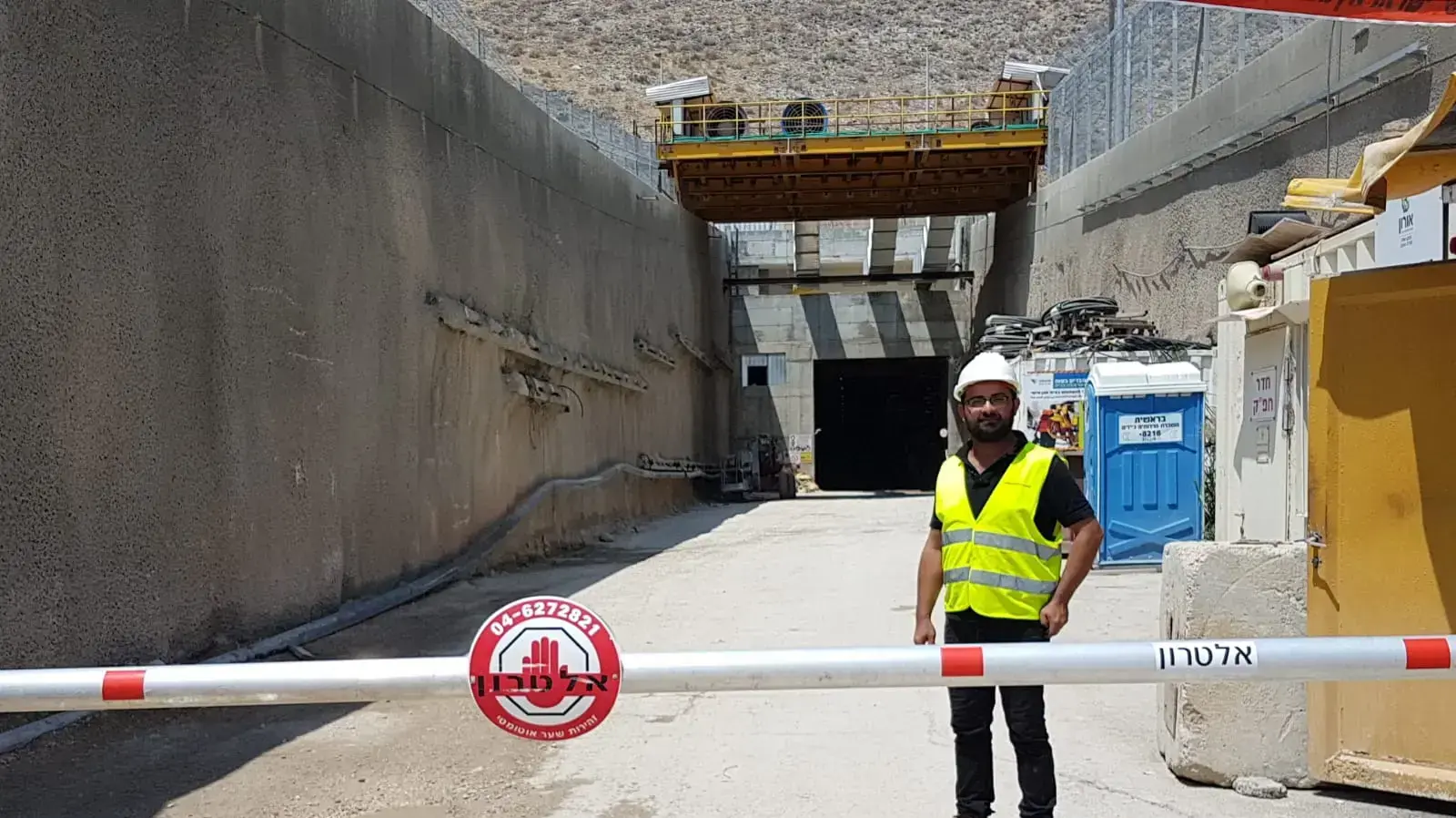 שלושה פועלים לכודים קריסת מנהרה בגלבוע קיבוץ רשפים ה-13 ביולי שלושה פועלים לכודים קריסת מנהרה בגלבוע קיבוץ רשפים ה-13 ביולי