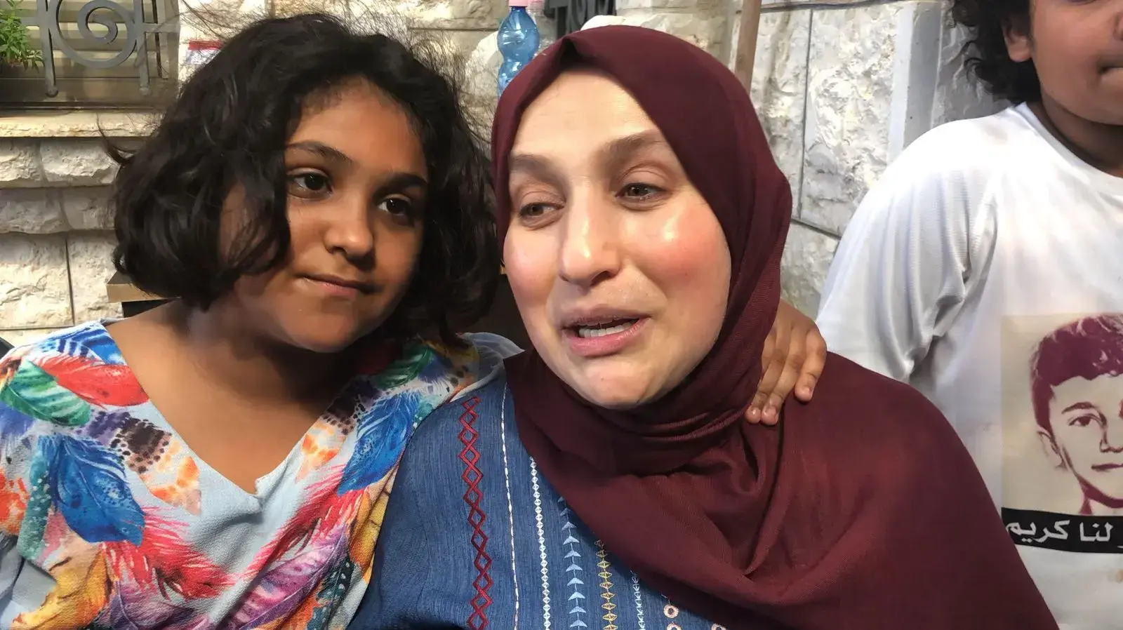 ופא ג'ומהור אמו של כרים ג'ומהור שהוחזר לאחר שנחטף בקלנסווה. 13 ביולי 2018 ופא ג'ומהור אמו של כרים ג'ומהור שהוחזר לאחר שנחטף בקלנסווה. 13 ביולי 2018