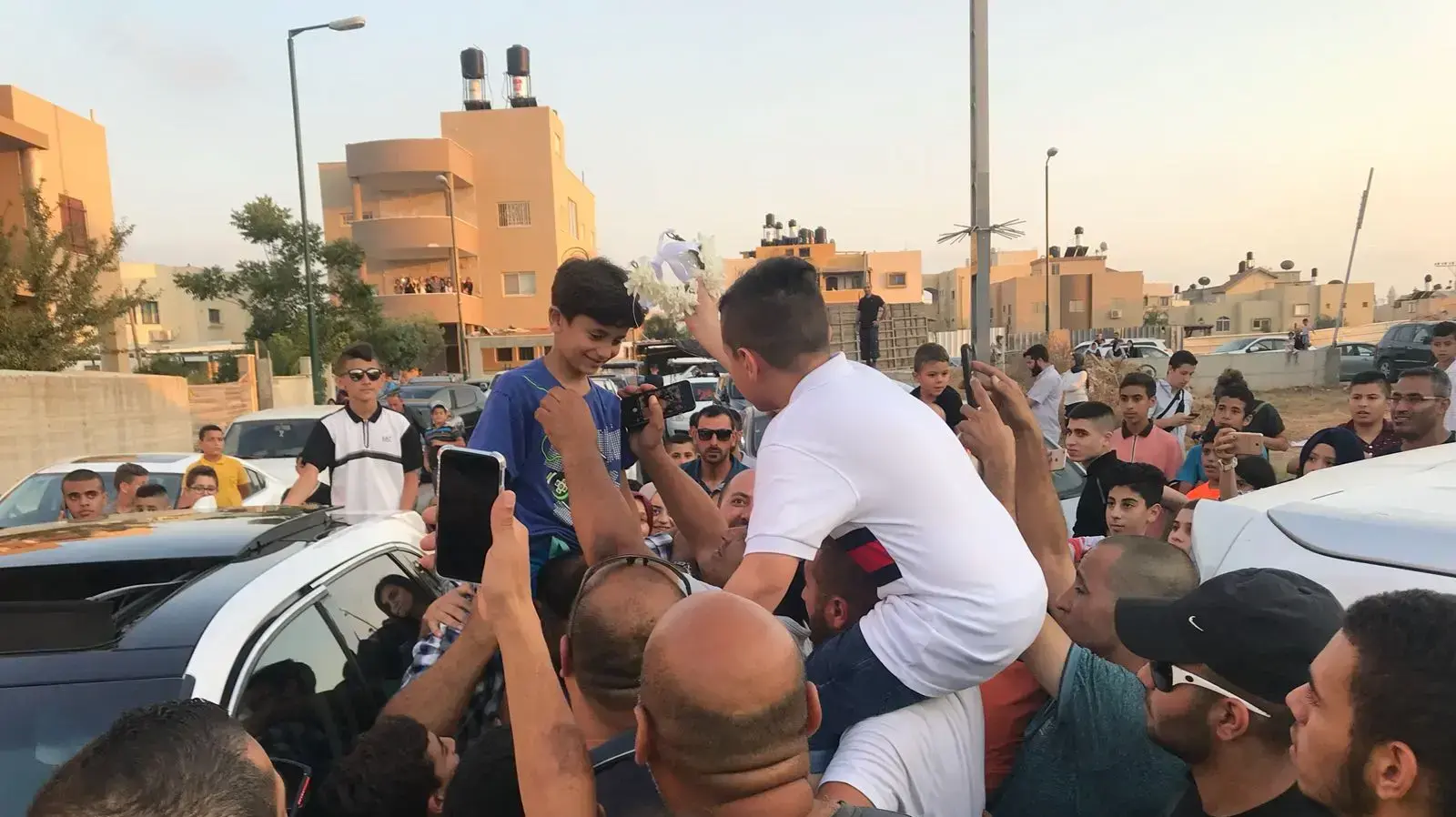 הילד כרים ג'ומהור מתקבל בחגיגות עם חזרתו לקלנסווה לאחר שנחטף, 13 ביולי 2018 הילד כרים ג'ומהור מתקבל בחגיגות עם חזרתו לקלנסווה לאחר שנחטף, 13 ביולי 2018