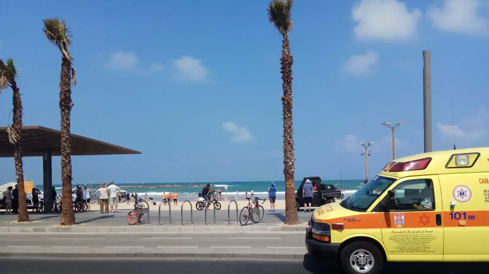 גבר כבר 25 טבע למוות בחוף גאולה בתל אביב גבר כבר 25 טבע למוות בחוף גאולה בתל אביב