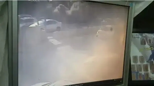 תיעוד נפילת הרקטה בשדרות 14 ביולי 2018 תיעוד נפילת הרקטה בשדרות 14 ביולי 2018