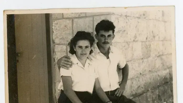 האוצר הגנוז בקופסת הזיכרונות של פנינה גרי מספר את הטרגדיה האישית וכעת יוצא גם למרחב הציבורי האוצר הגנוז בקופסת הזיכרונות של פנינה גרי מספר את הטרגדיה האישית וכעת יוצא גם למרחב הציבורי