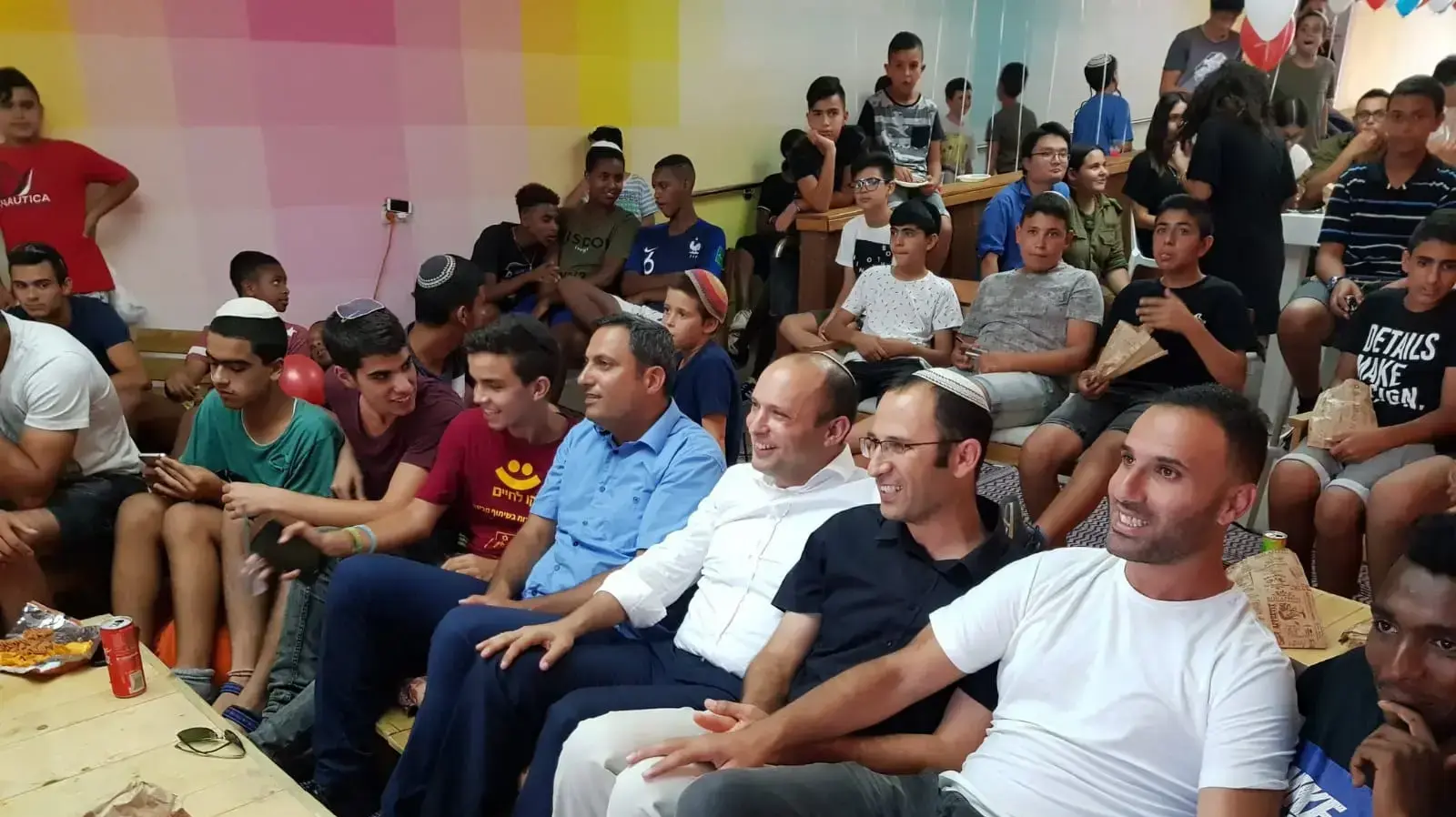 שר החינוך, נפתלי בנט צופה בשדרות במונדיאל