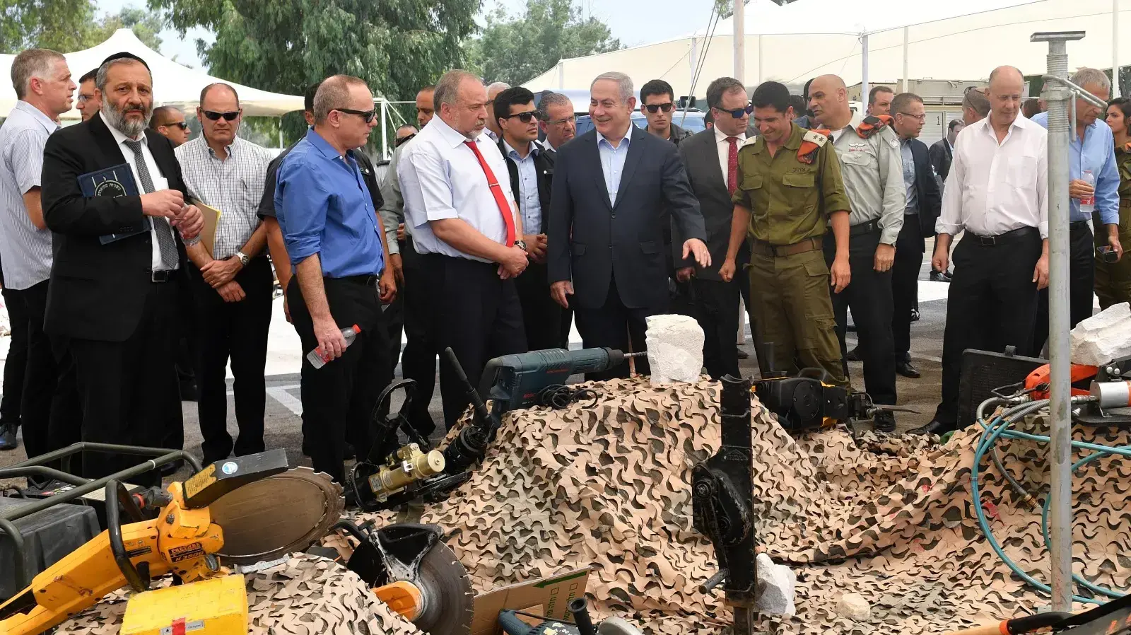 ביקור ראש הממשלה, בנימין נתניהו ובכירים במערכת הביטחון בפיקוד העורף 16 ביולי 2018 ביקור ראש הממשלה, בנימין נתניהו ובכירים במערכת הביטחון בפיקוד העורף 16 ביולי 2018