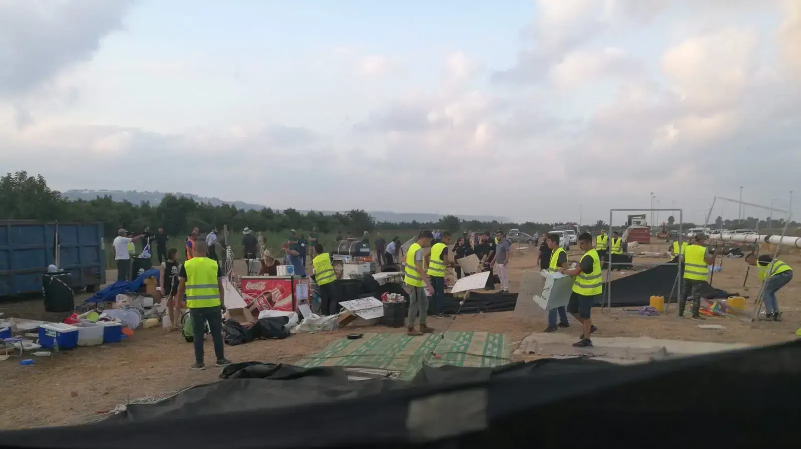 פינוי מאהל מחאה נגד אסדות גז של ארגון "שומרי הבית" בחוף דור, 17 ביולי 2018 פינוי מאהל מחאה נגד אסדות גז של ארגון "שומרי הבית" בחוף דור, 17 ביולי 2018