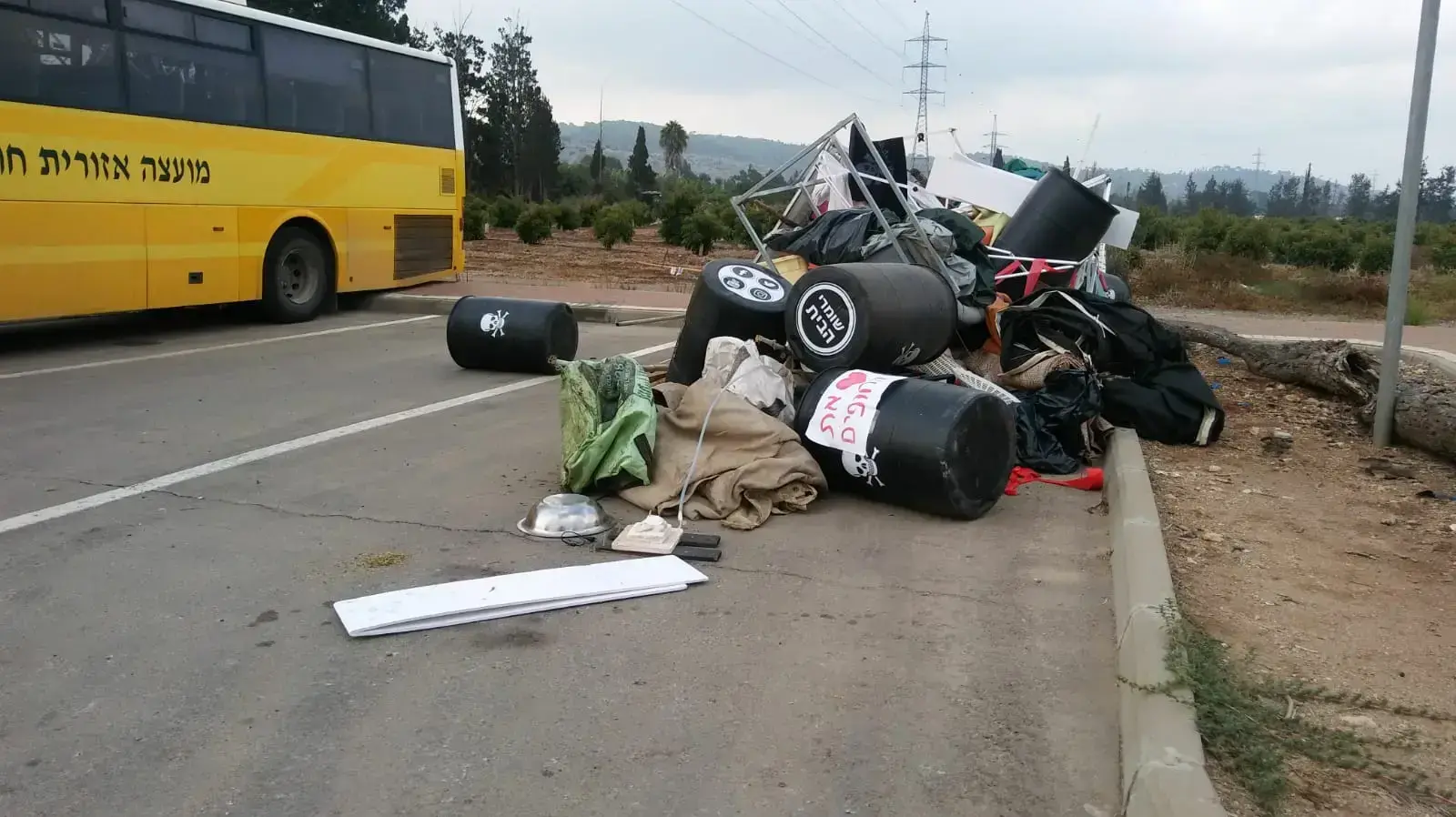 פינוי מאהל מחאה נגד אסדות גז של ארגון "שומרי הבית" בחוף דור, 17 ביולי 2018 פינוי מאהל מחאה נגד אסדות גז של ארגון "שומרי הבית" בחוף דור, 17 ביולי 2018