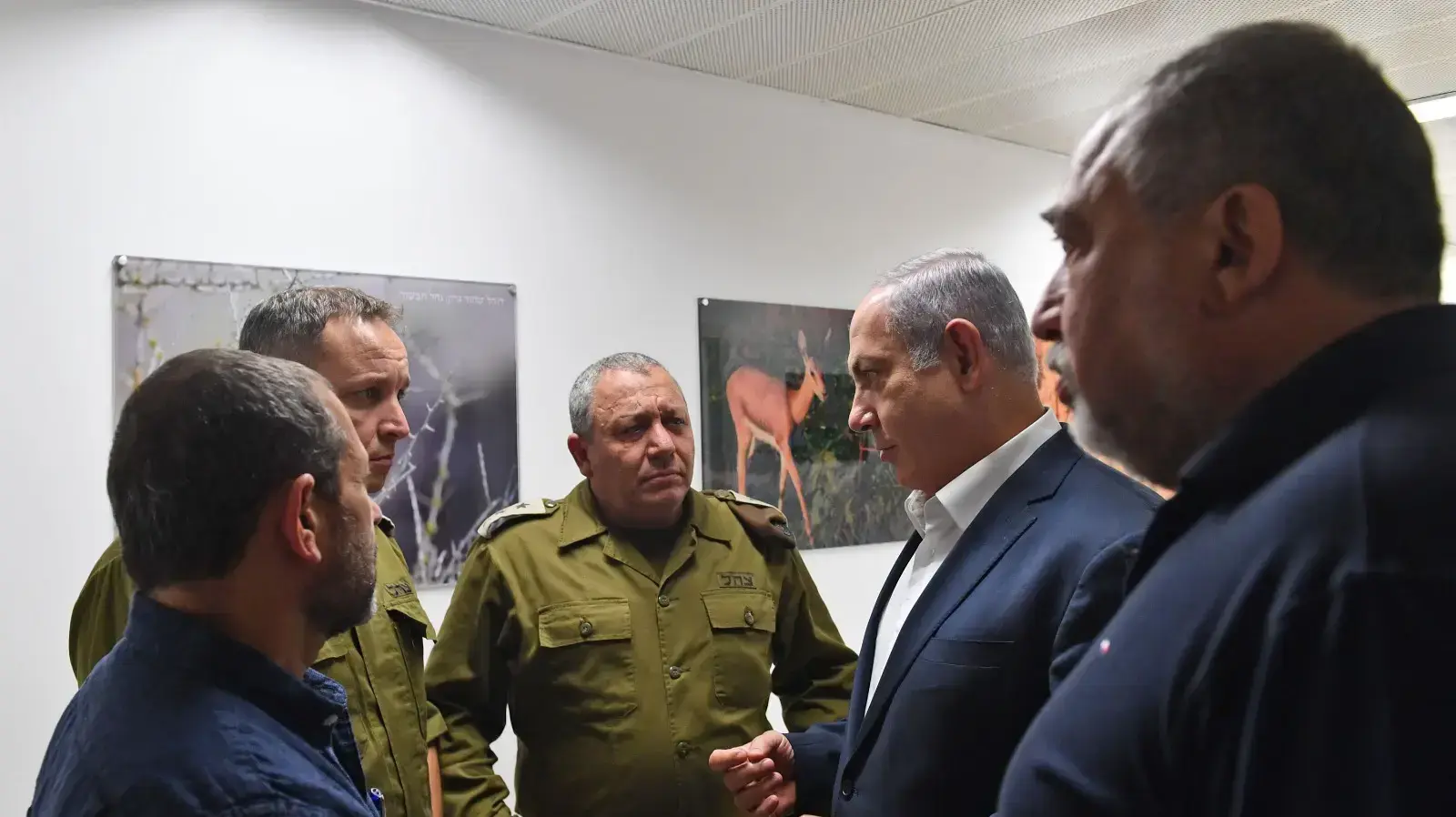 ראש הממשלה בנימין נתניהו והרמטכ"ל גדי איזנקוט במהלך הערכת מצב ביטחונית באוגדת עזה 17 ביולי 2018 ראש הממשלה בנימין נתניהו והרמטכ"ל גדי איזנקוט במהלך הערכת מצב ביטחונית באוגדת עזה 17 ביולי 2018