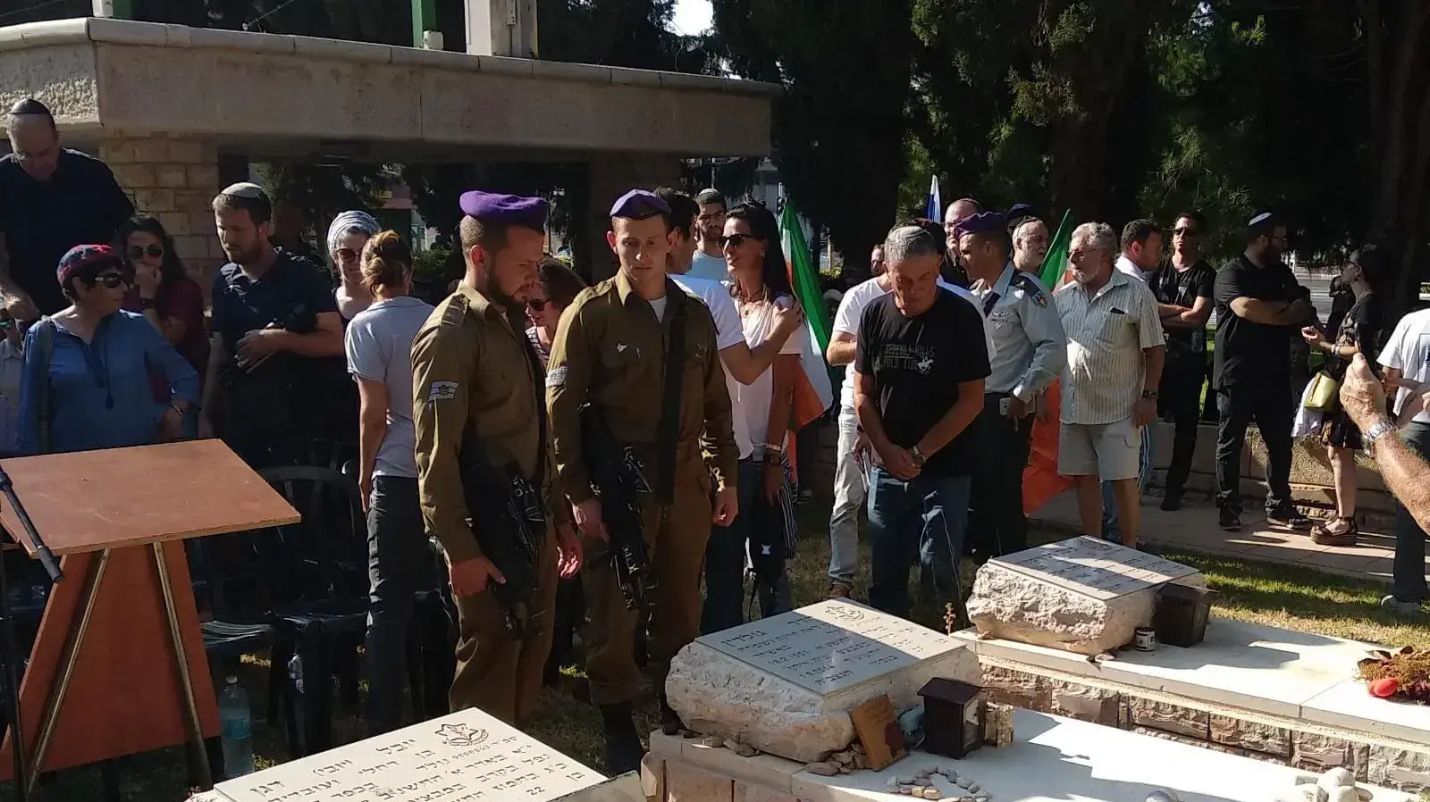 אזכרה השנתית במלאות ארבע שנים לנפילתו וחטיפתו של סגן הדר גולדין, גן הזיכרון, כפר סבא אזכרה השנתית במלאות ארבע שנים לנפילתו וחטיפתו של סגן הדר גולדין, גן הזיכרון, כפר סבא