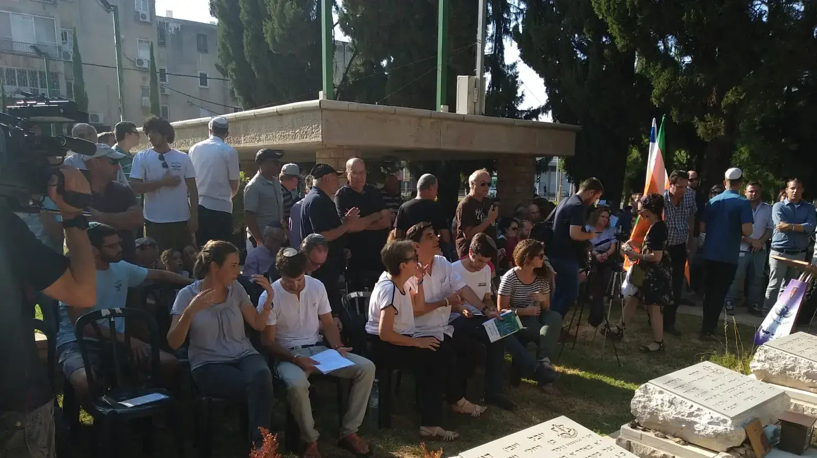 אזכרה השנתית במלאות ארבע שנים לנפילתו וחטיפתו של סגן הדר גולדין, גן הזיכרון, כפר סבא אזכרה השנתית במלאות ארבע שנים לנפילתו וחטיפתו של סגן הדר גולדין, גן הזיכרון, כפר סבא