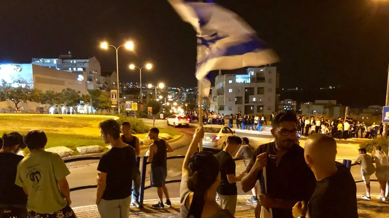 הפגנה בבית שמש כנגד קוד הלבוש שמכתיבים החרדים 17 ביולי 2018 הפגנה בבית שמש כנגד קוד הלבוש שמכתיבים החרדים 17 ביולי 2018