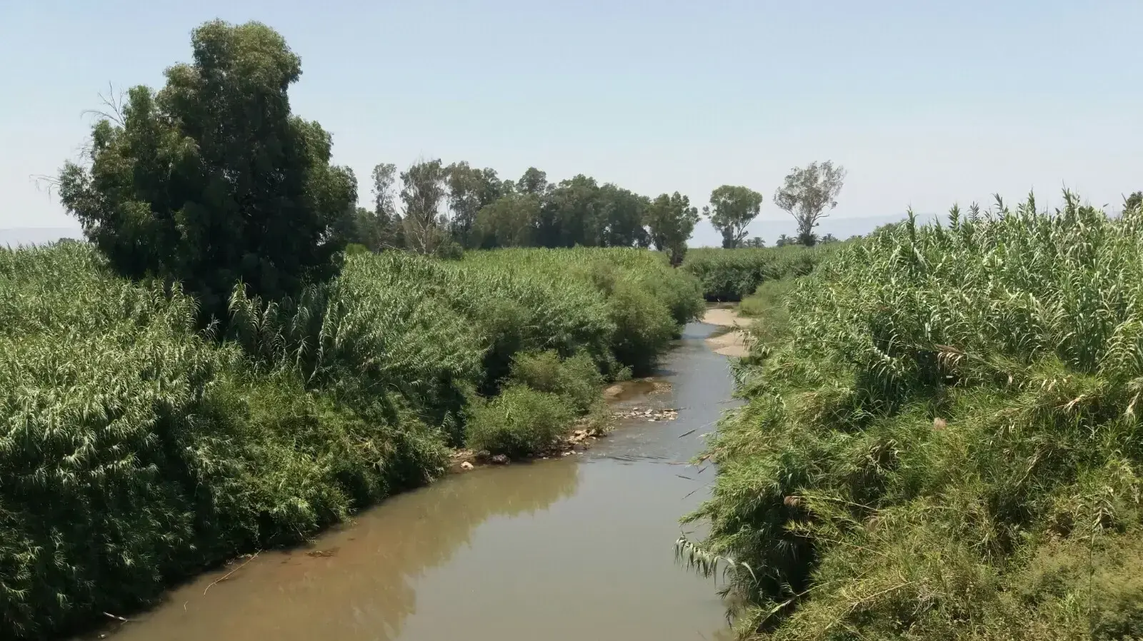 "סכר הבולדרים" בנהר הירדן המתייבש (צולם בשבוע שעבר) "סכר הבולדרים" בנהר הירדן המתייבש (צולם בשבוע שעבר)