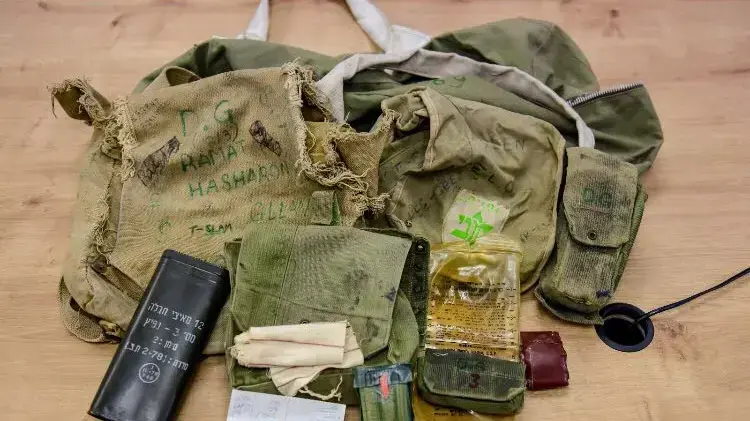 ציוד אישי של חלל צה"ל דוד גרינוולד שהושב במסגרת מבצע "שבעים ומשיבים" ציוד אישי של חלל צה"ל דוד גרינוולד שהושב במסגרת מבצע "שבעים ומשיבים"