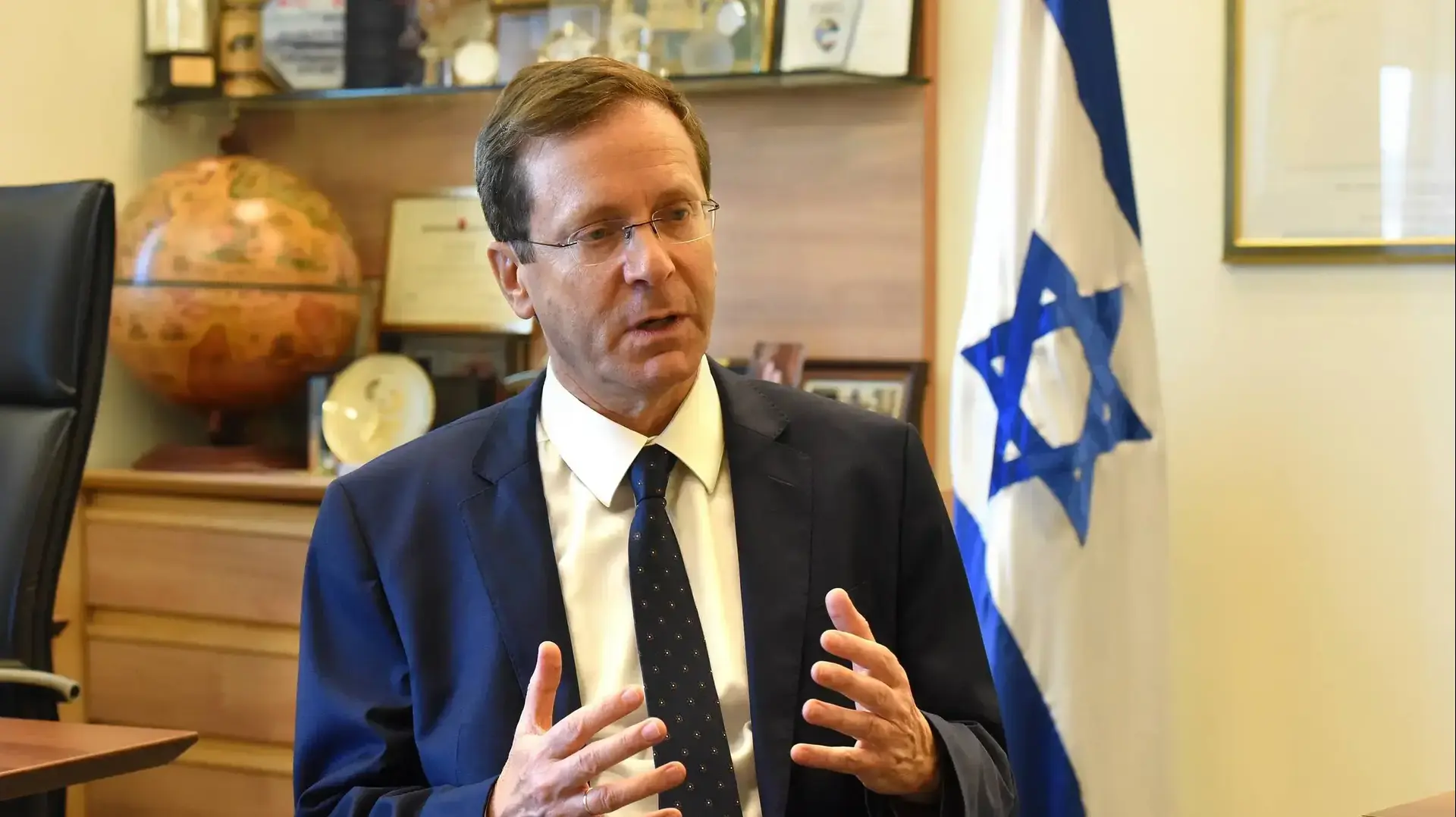 ראיון עם יצחק הרצוג לכבוד סיום כהונתו בכנסת ראיון עם יצחק הרצוג לכבוד סיום כהונתו בכנסת