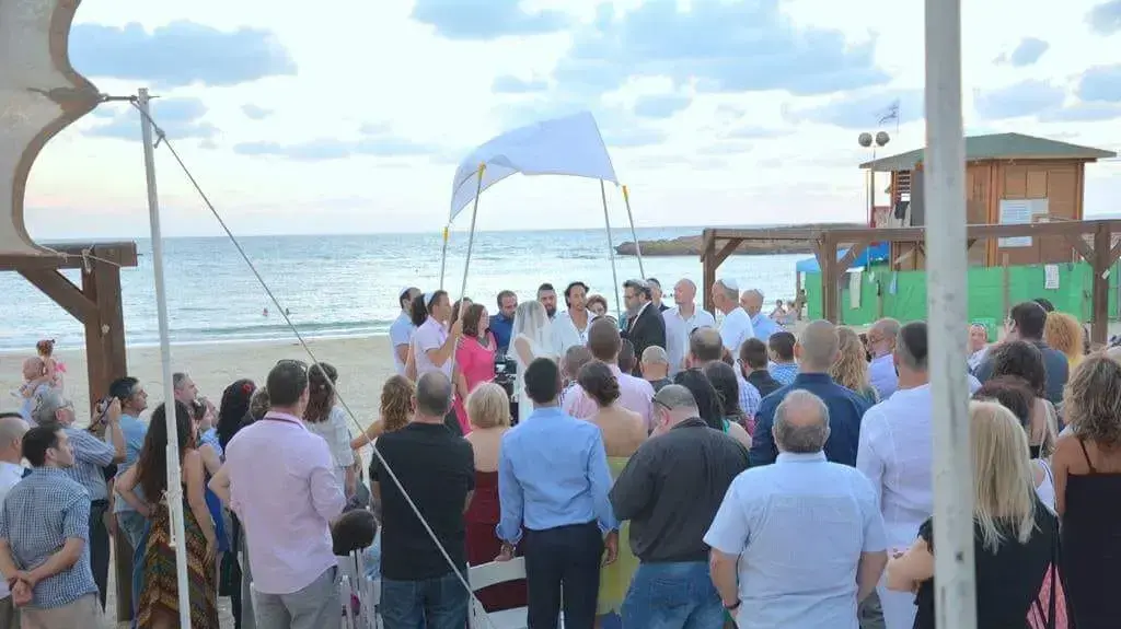 חתונתם של בני הזוג דניאלה ואסי שערך הרב דובי חיון