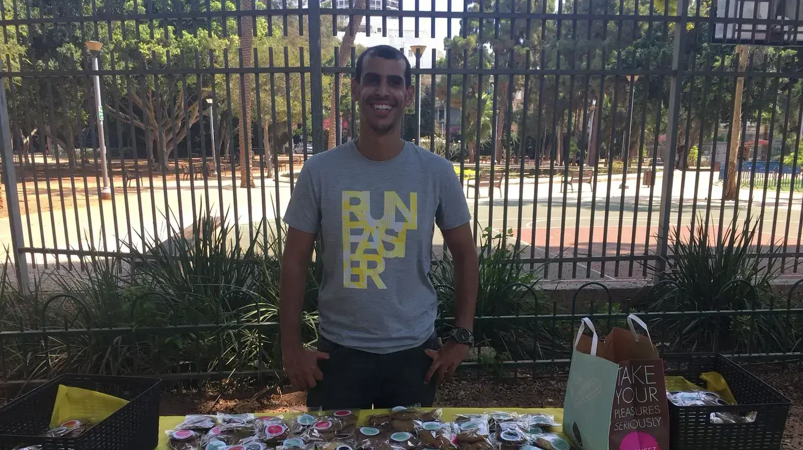 שניר הבר קנימח מגייס כספים למימון הליך פונדקאות דרך מכירת עוגיות שניר הבר קנימח מגייס כספים למימון הליך פונדקאות דרך מכירת עוגיות