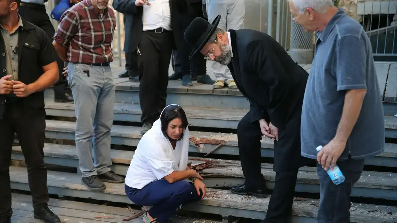 הרב הראשי לישראל דוד לאו עם שרת התרבות מירי רגב בכותל המערבי ב-23 ביולי 2017 הרב הראשי לישראל דוד לאו עם שרת התרבות מירי רגב בכותל המערבי ב-23 ביולי 2017