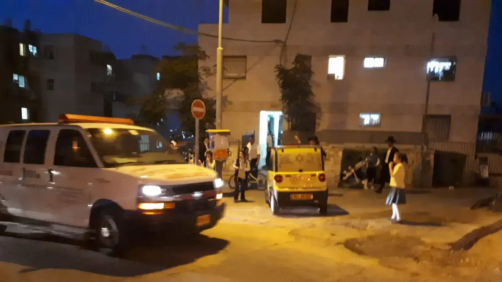 פעולות החייאה בתינוק- פעוט כבן שנה טבע בגיגית ברחוב זכרון יעקב בי-ם; פונה במצב אנוש לביה"ח שערי צדק פעולות החייאה בתינוק- פעוט כבן שנה טבע בגיגית ברחוב זכרון יעקב בי-ם; פונה במצב אנוש לביה"ח שערי צדק