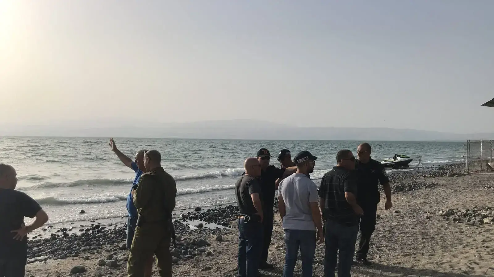 סריקות אחר נפילת פצמ"ר שנורה מסוריה בחוף גופרה בכנרת סריקות אחר נפילת פצמ"ר שנורה מסוריה בחוף גופרה בכנרת