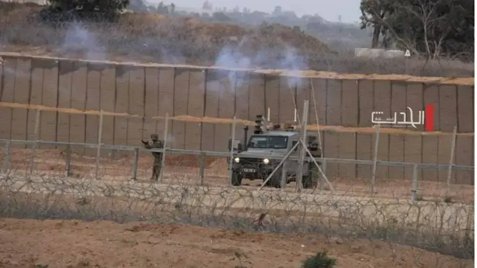תמונה שהפיץ חמאס בה נטען כי החייל שנורה עמד ליד הג'יפ - ה06 ביולי 2018 תמונה שהפיץ חמאס בה נטען כי החייל שנורה עמד ליד הג'יפ - ה06 ביולי 2018