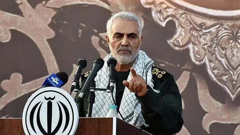 מפקד כוח קודס קאסם סולימאני בנאום בעיר המדאן, איראן, 26 ביולי 2018 מפקד כוח קודס קאסם סולימאני בנאום בעיר המדאן, איראן, 26 ביולי 2018