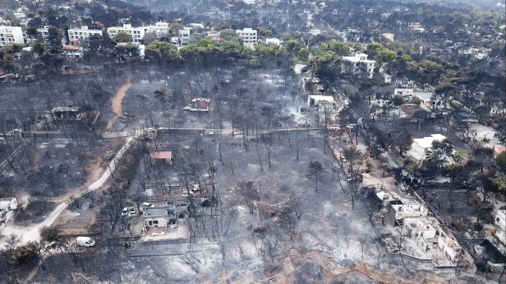 תצלום אווירי מנזקי שריפת הקוצים במאתי, יוון
תצלום אווירי מנזקי שריפת הקוצים במאתי, יוון