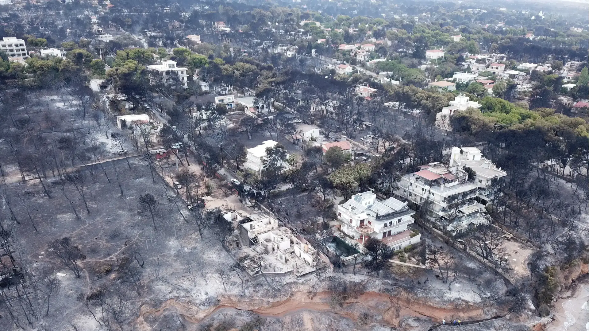 תצלום אווירי מנזקי שריפת הקוצים במאתי, יוון 26 ביולי 2018
תצלום אווירי מנזקי שריפת הקוצים במאתי, יוון 26 ביולי 2018
