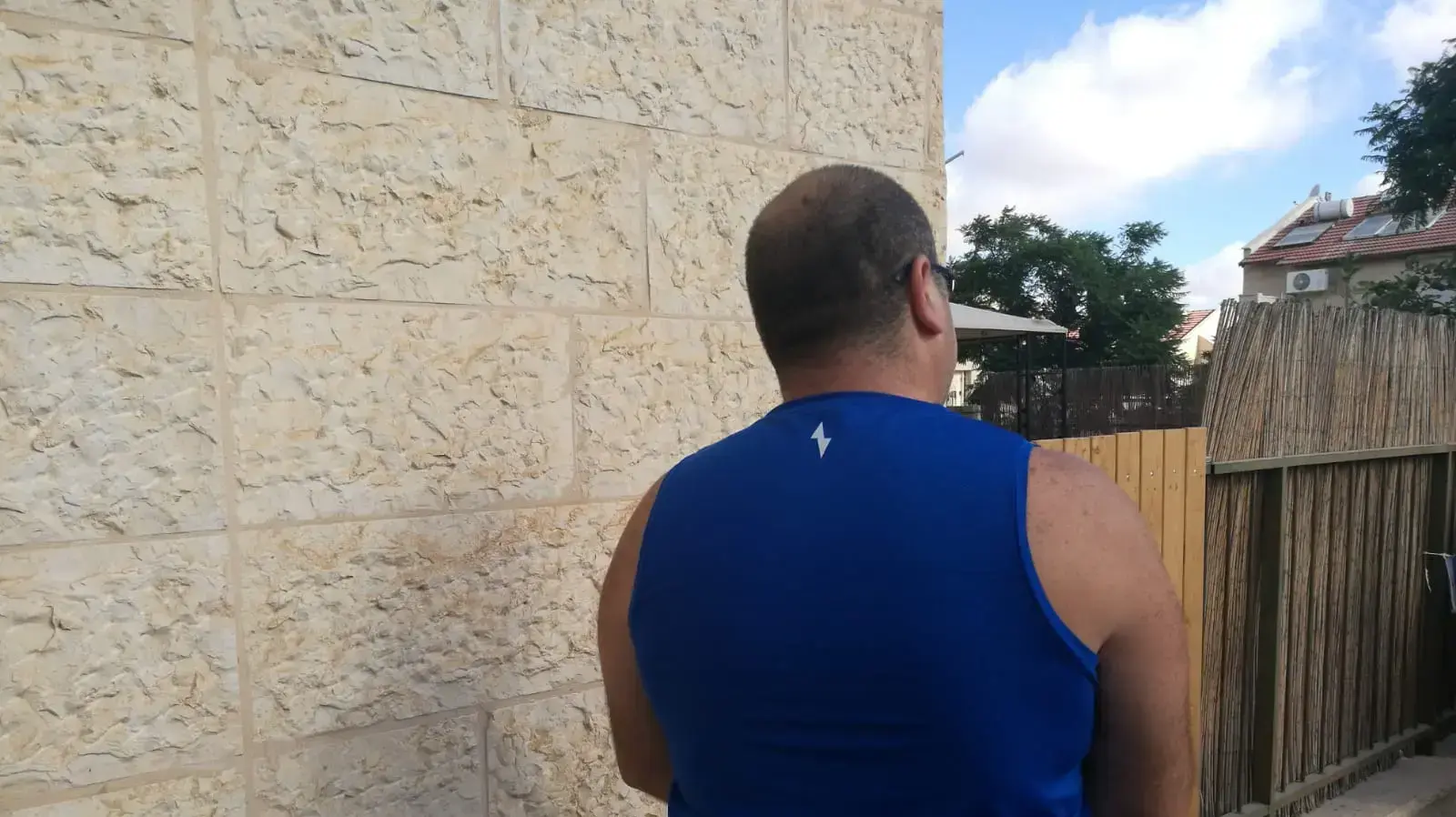 אסף רביב, תושב התנחלות אדם שירה במחבל הדוקר אסף רביב, תושב התנחלות אדם שירה במחבל הדוקר