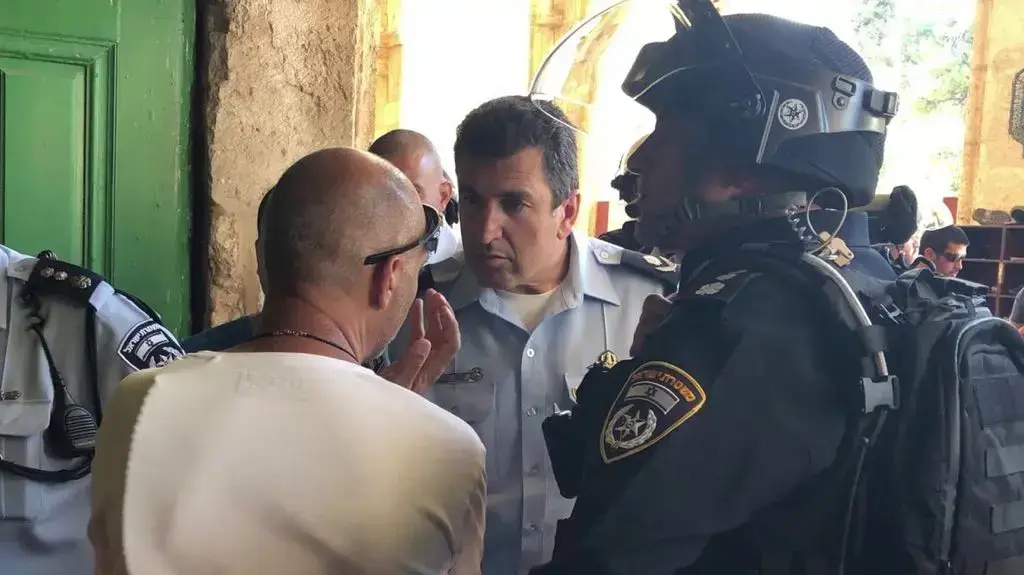 צעירים זרקו אבנים על שוטרים
עם סיום תפילת יום השישי צעירים זרקו אבנים על שוטרים
עם סיום תפילת יום השישי