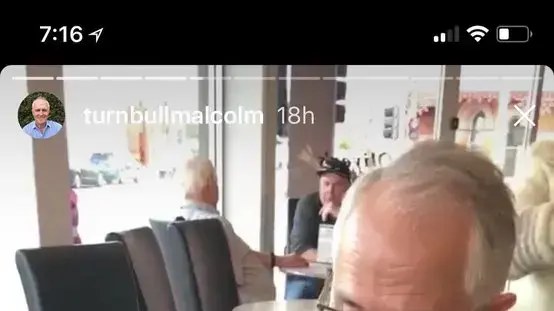 ראש ממשלת אוסטרליה מלקולם טרנבול אוכל פאי ראש ממשלת אוסטרליה מלקולם טרנבול אוכל פאי