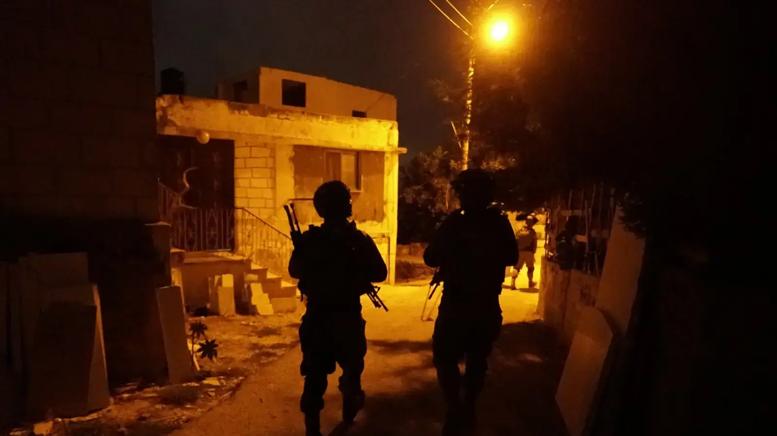 בעקבות פיגוע הדקירה ביישוב אדם ביום חמישי בו נרצח יותם עובדיה ז?ל ונפצעו שני אזרחים נוספים, פעלו בסוף השבוע כוחות צה?ל בשיתוף שב"כ ומג"ב בכפר כובר ממנו יצא המחבל, 28 ביולי 2018 בעקבות פיגוע הדקירה ביישוב אדם ביום חמישי בו נרצח יותם עובדיה ז?ל ונפצעו שני אזרחים נוספים, פעלו בסוף השבוע כוחות צה?ל בשיתוף שב"כ ומג"ב בכפר כובר ממנו יצא המחבל, 28 ביולי 2018