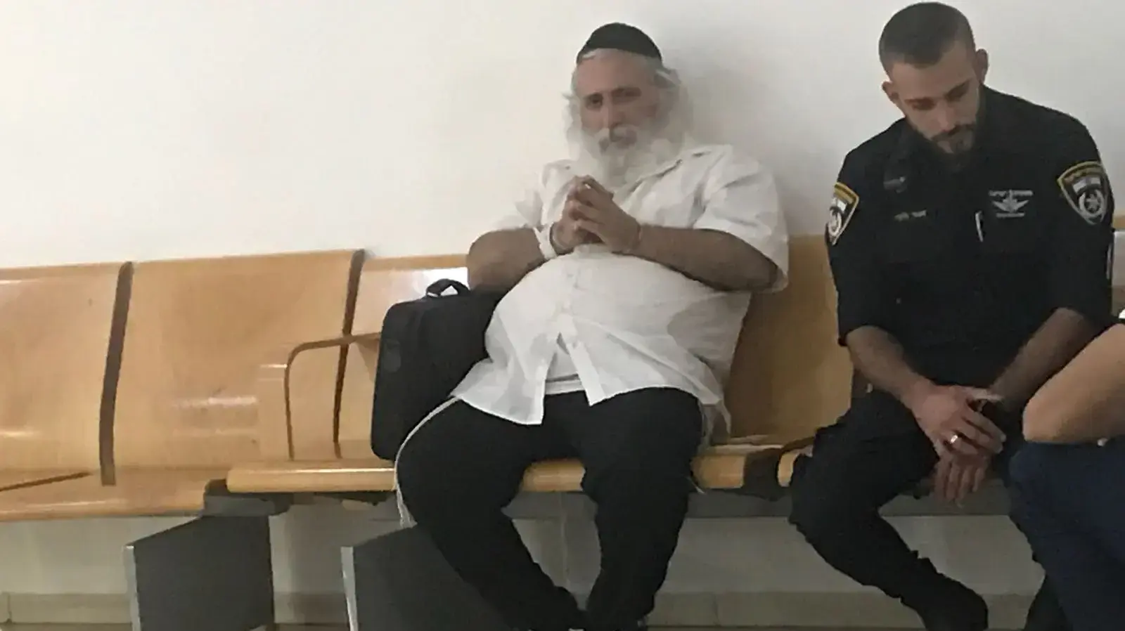 שלמה בן אהרון יוצא מאולם המעצרים בבית המשפט בחיפה שלמה בן אהרון יוצא מאולם המעצרים בבית המשפט בחיפה
