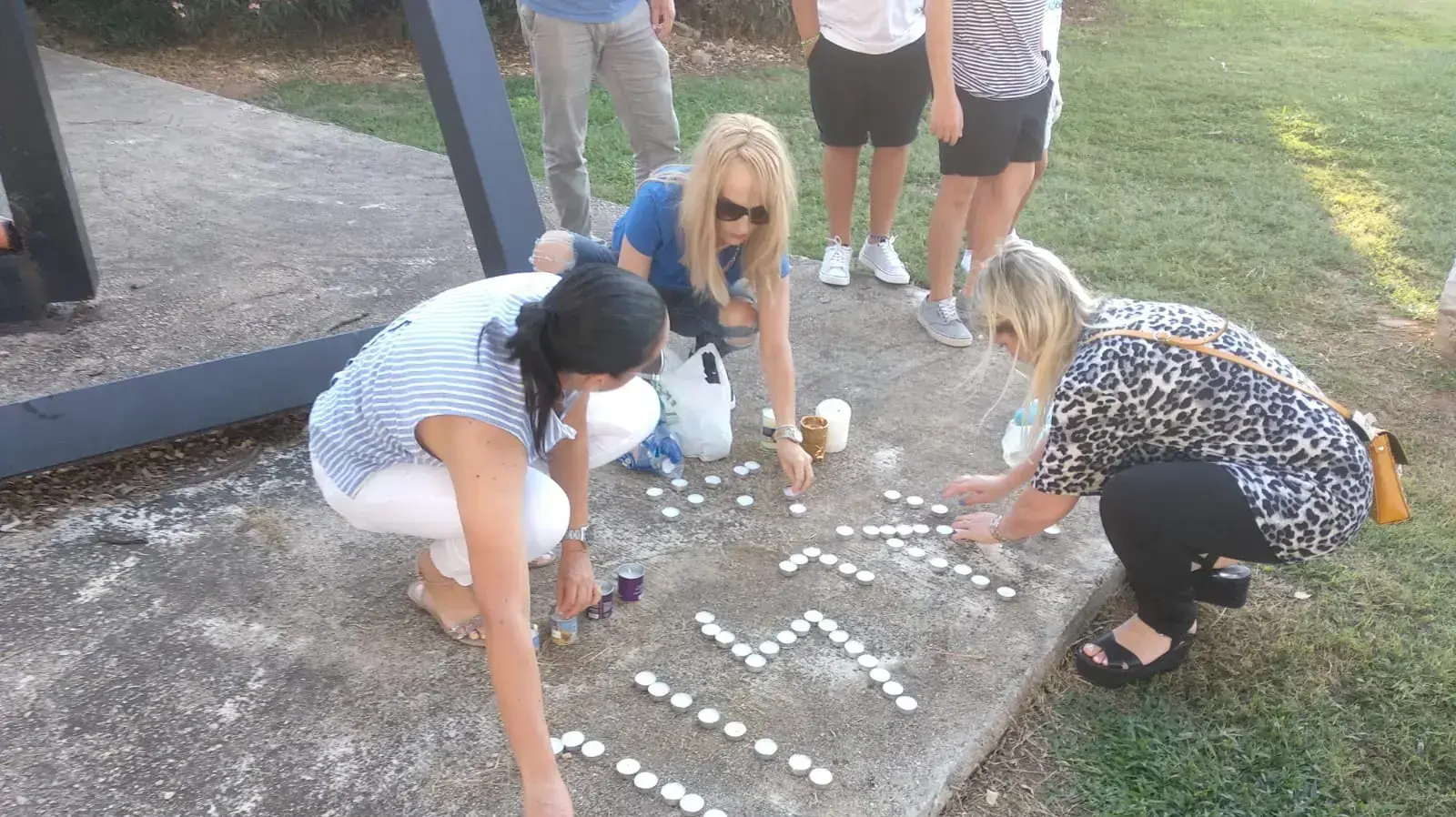 הדלקת נר זיכרון לזכר אילון שלו-אמסלם בן ה- 13 שנהרג בתאונה בש"י עגנון, תל אביב 30 ביולי 2018 הדלקת נר זיכרון לזכר אילון שלו-אמסלם בן ה- 13 שנהרג בתאונה בש"י עגנון, תל אביב 30 ביולי 2018