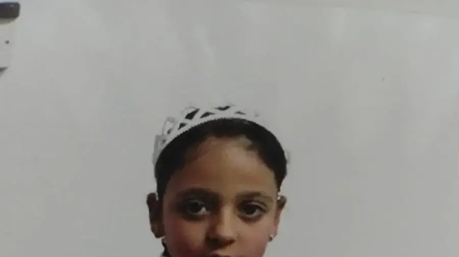 אביגיל אזרד בת  12 אשר מצאה את מותה לאחר שקיבלה אבחון שגוי ומינון תרופתי כפול 