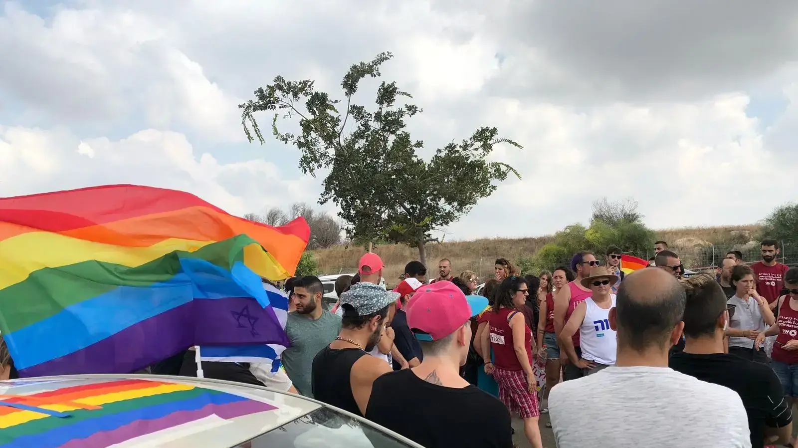 התארגנות של חברי הקהילה הלהטבית בישפרו סנטר במודיעין לטובת יציאה בשיירה לכיוון ירושלים לקראת מצעד הגאווה.
