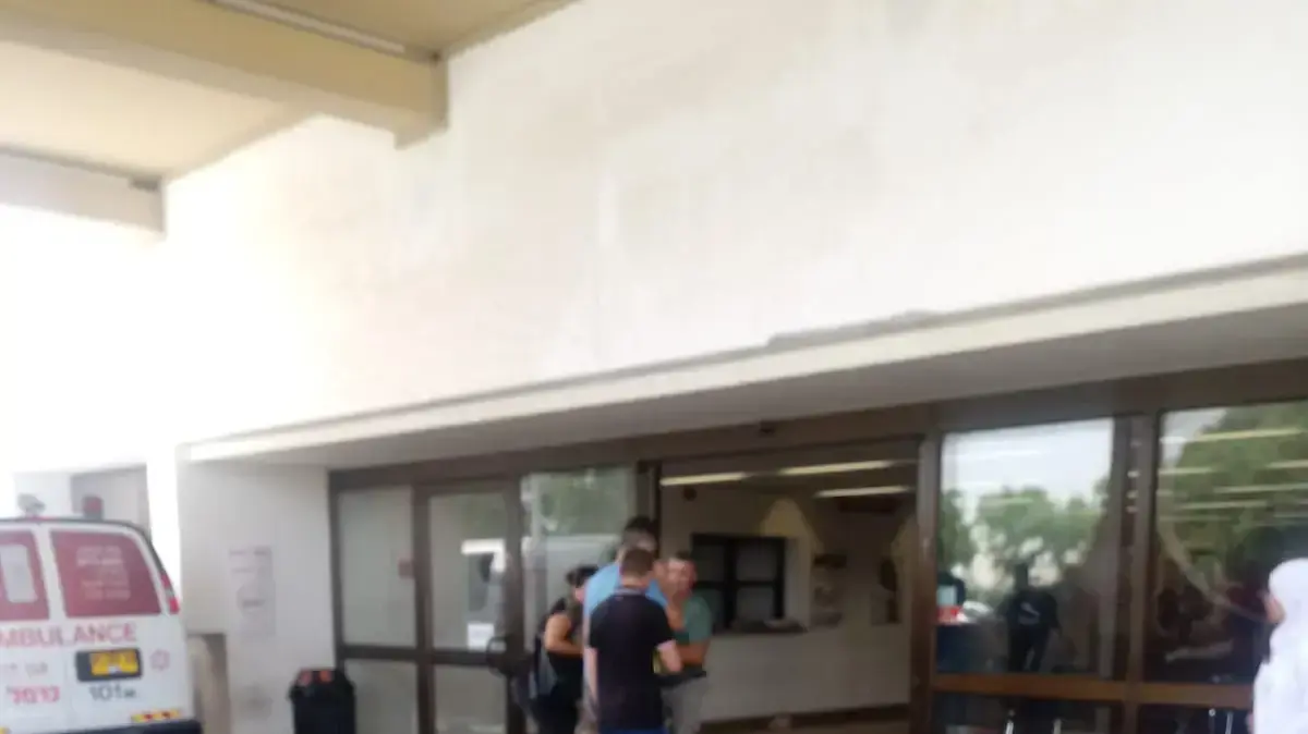 בית החולים הלל יפה לאחר שצעיר נעצר בחשד לתקיפת מאבטח, 3 באוגוסט 2018 בית החולים הלל יפה לאחר שצעיר נעצר בחשד לתקיפת מאבטח, 3 באוגוסט 2018
