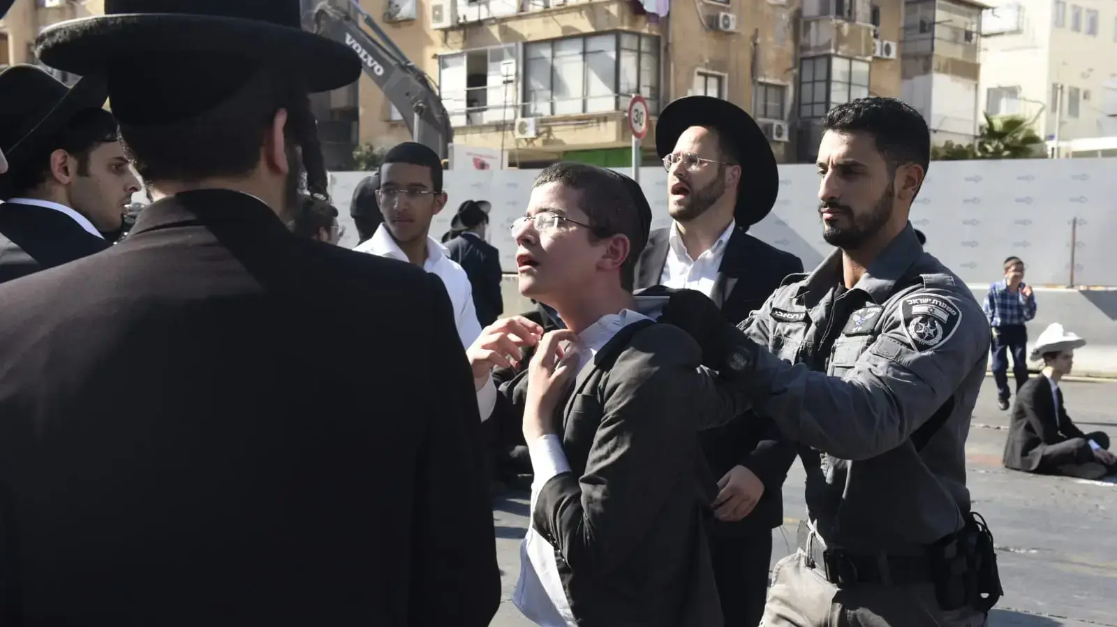 הפגנת חרדים כנגד מעצר עריקים בבני ברק 6 באוגוסט 2018 הפגנת חרדים כנגד מעצר עריקים בבני ברק 6 באוגוסט 2018