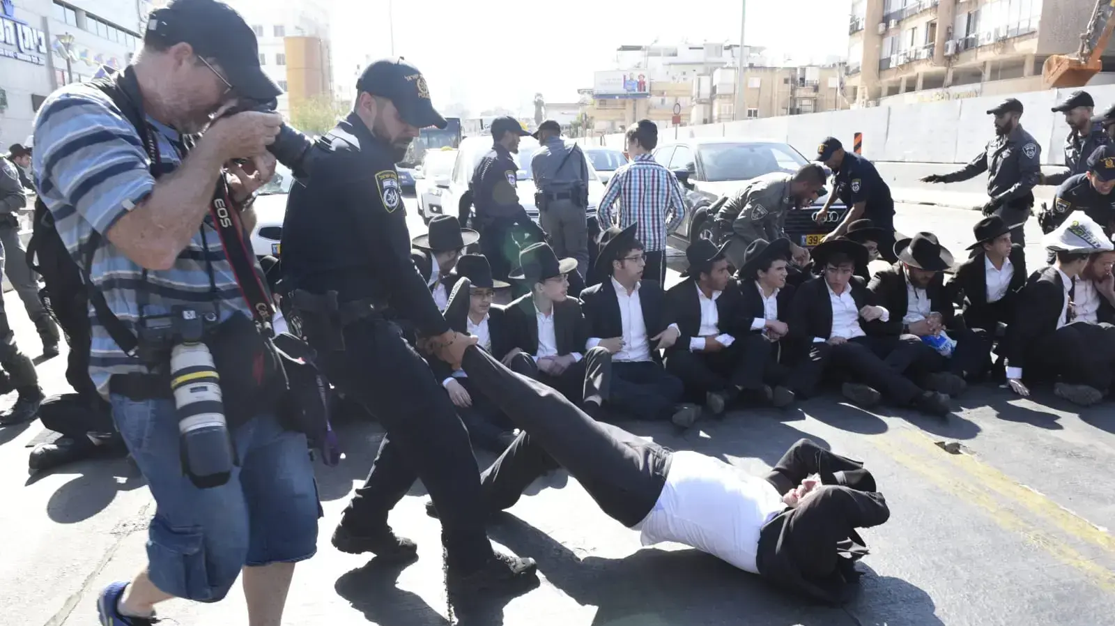 הפגנת חרדים כנגד מעצר עריקים בבני ברק 6 באוגוסט 2018 הפגנת חרדים כנגד מעצר עריקים בבני ברק 6 באוגוסט 2018