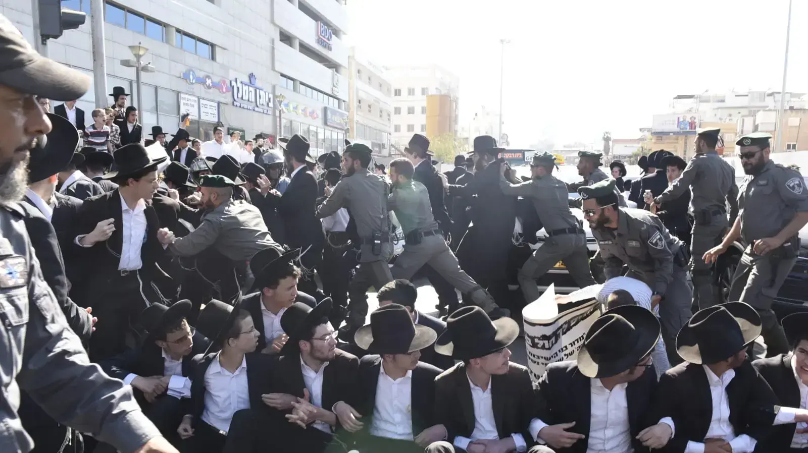 הפגנת חרדים כנגד מעצר עריקים, בני ברק , 6 באוגוסט 2018 הפגנת חרדים כנגד מעצר עריקים, בני ברק , 6 באוגוסט 2018