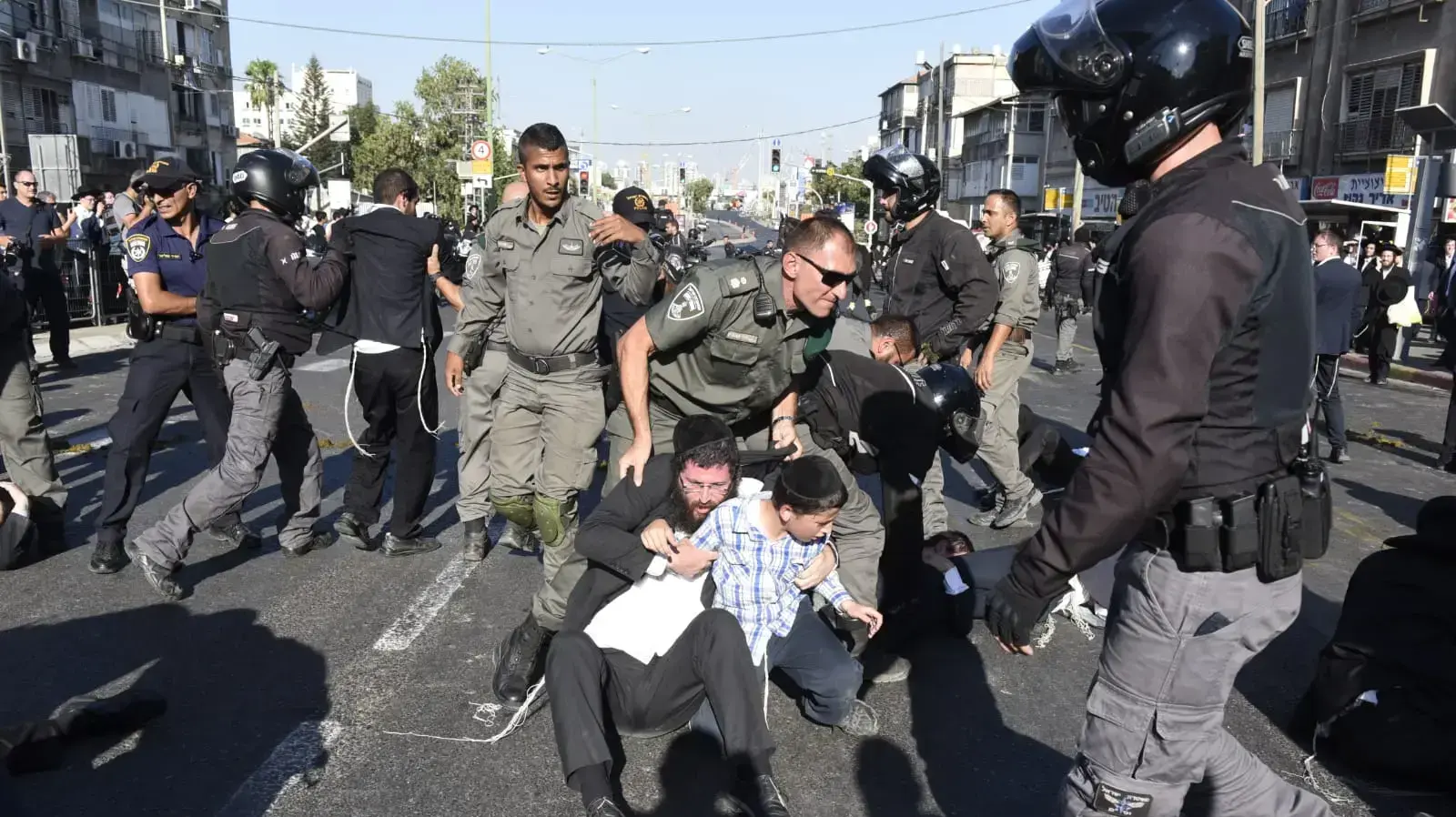 הפגנת חרדים כנגד מעצר עריקים, בני ברק , 6 באוגוסט 2018 הפגנת חרדים כנגד מעצר עריקים, בני ברק , 6 באוגוסט 2018